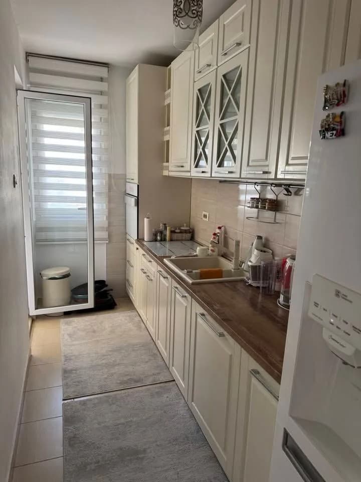 Prodaje se trosoban stan