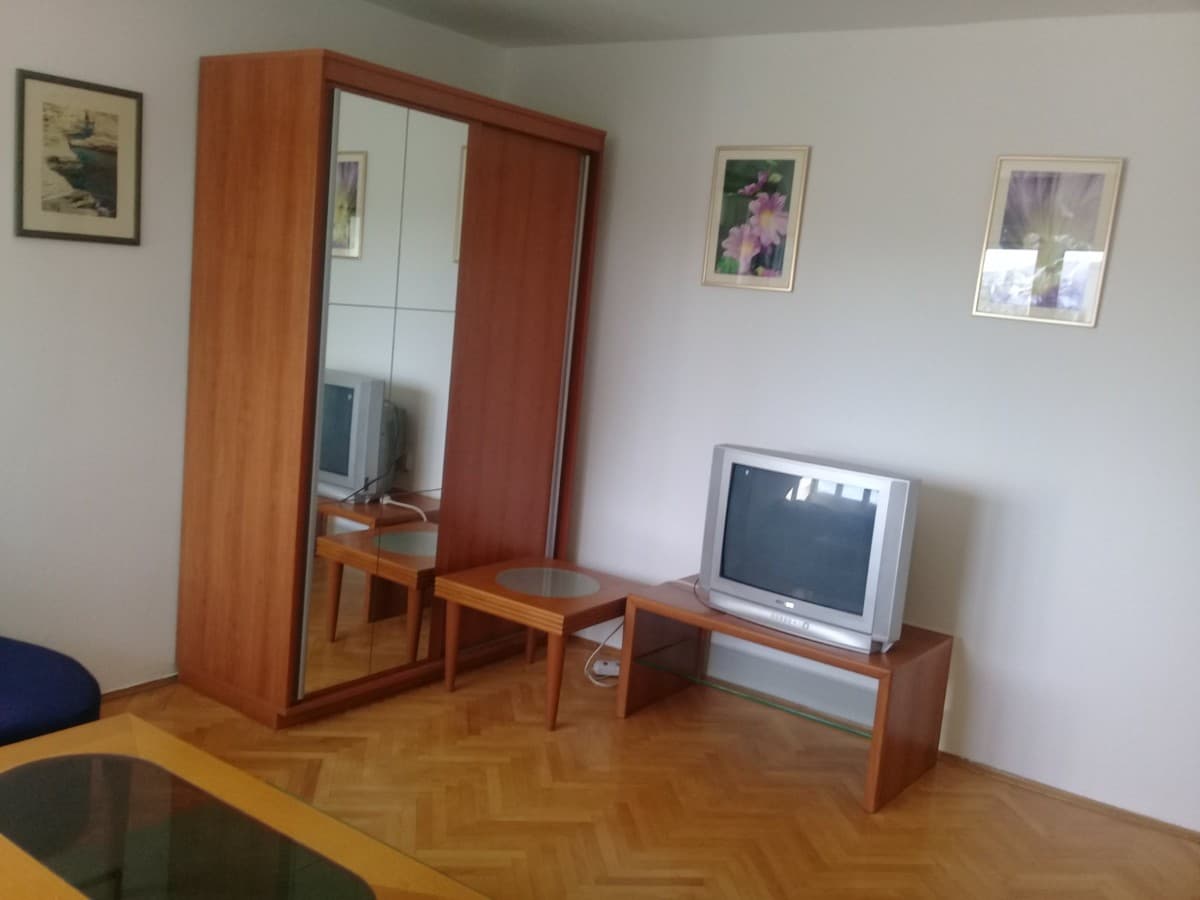 Izdaje se stan