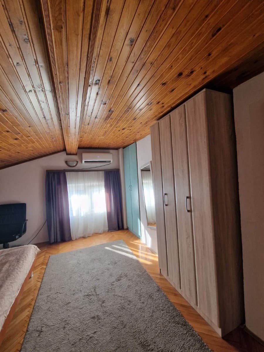 Izdaje se stan