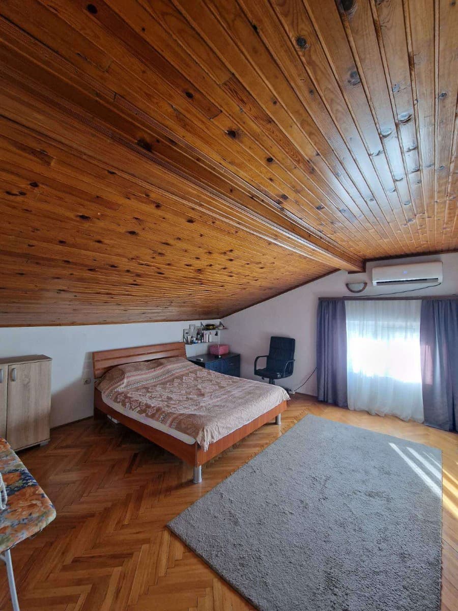 Izdaje se stan
