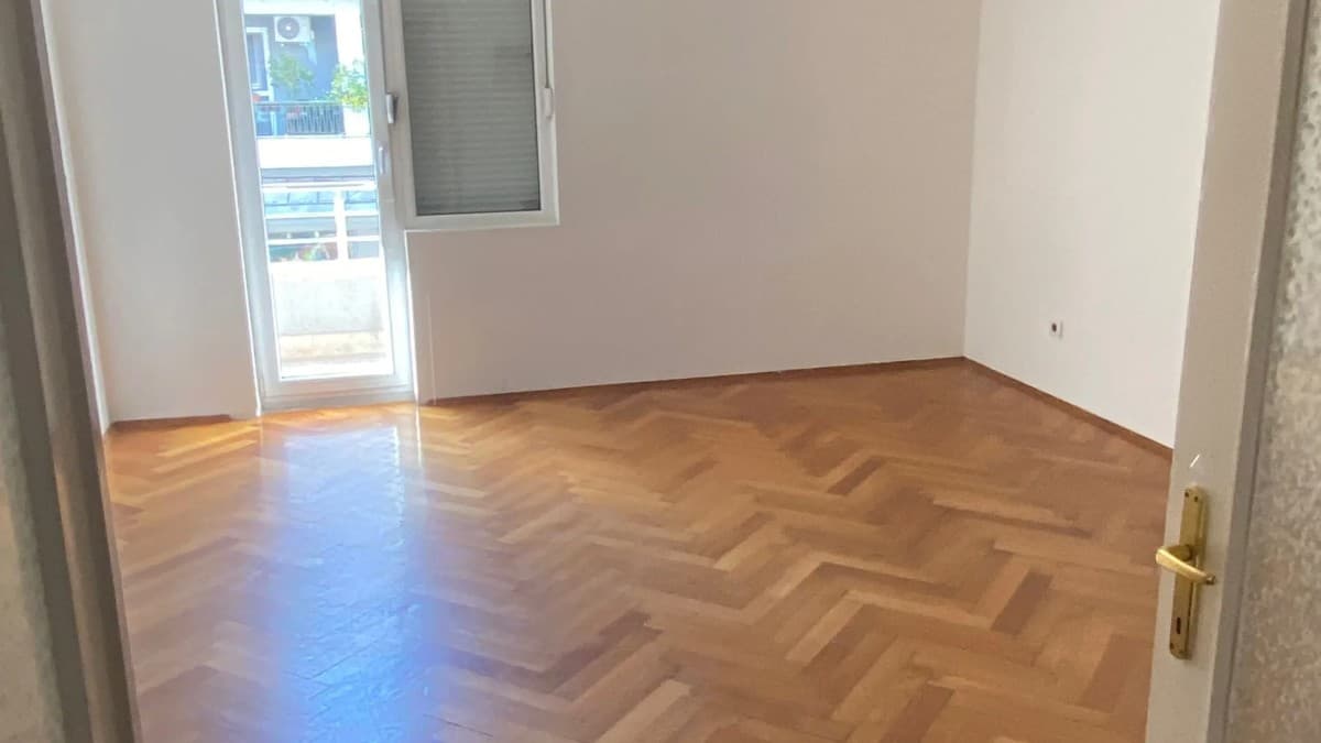 Izdaje se polu-namjesten stan