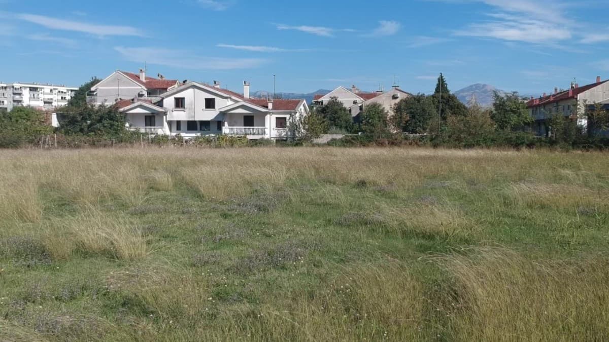 Prodaje se plac