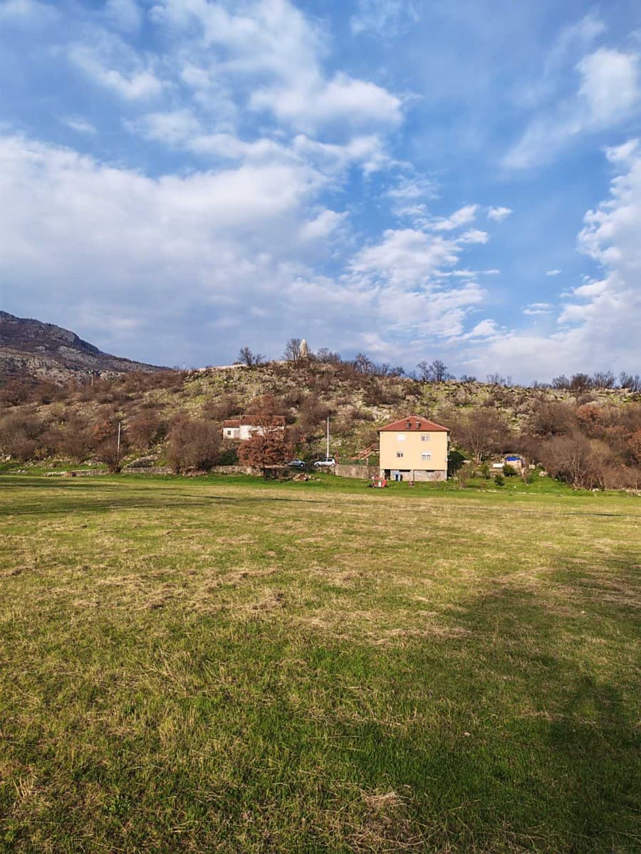 Prodaje se imanje sa kućom