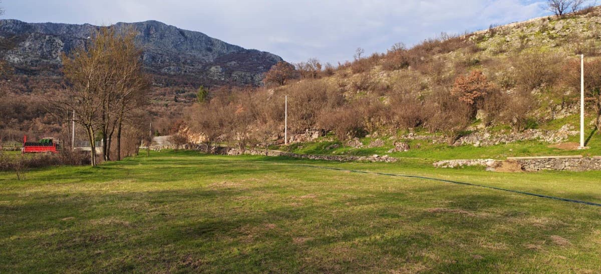 Prodaje se imanje sa kućom