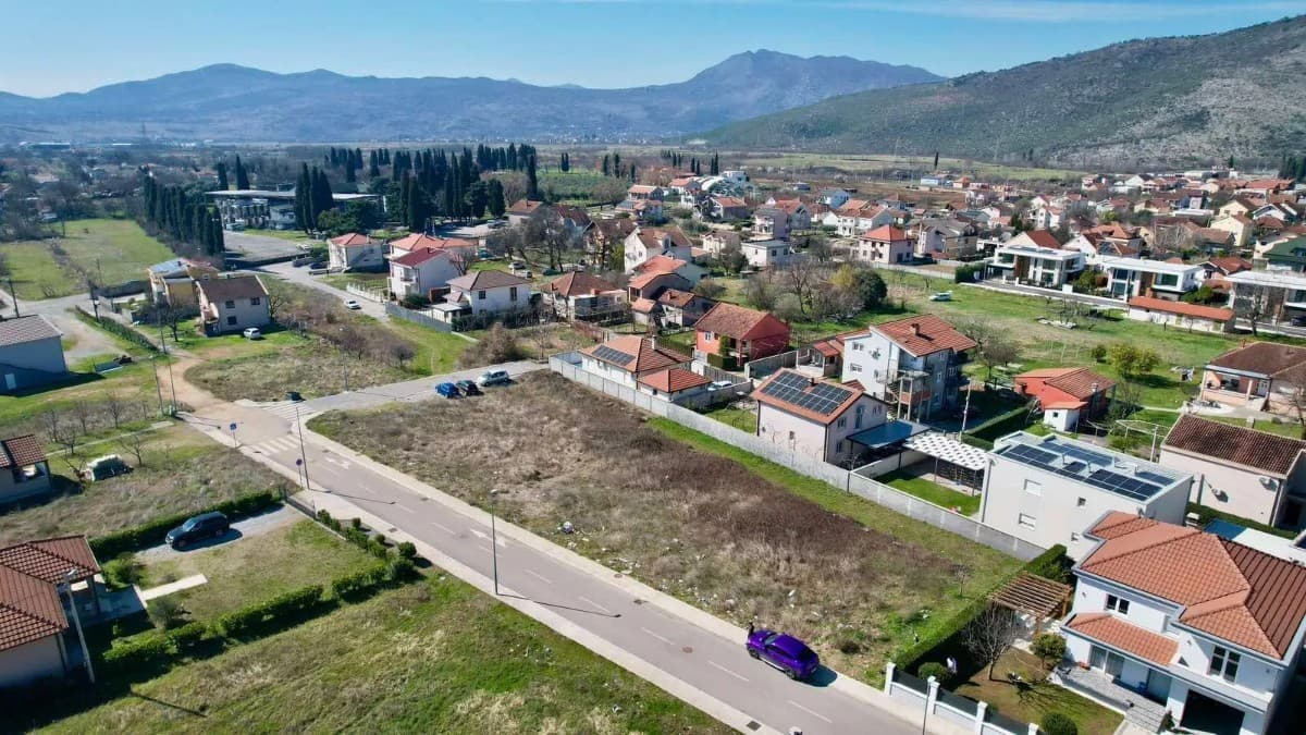 Prodaje se 8 gradjevinskih placeva