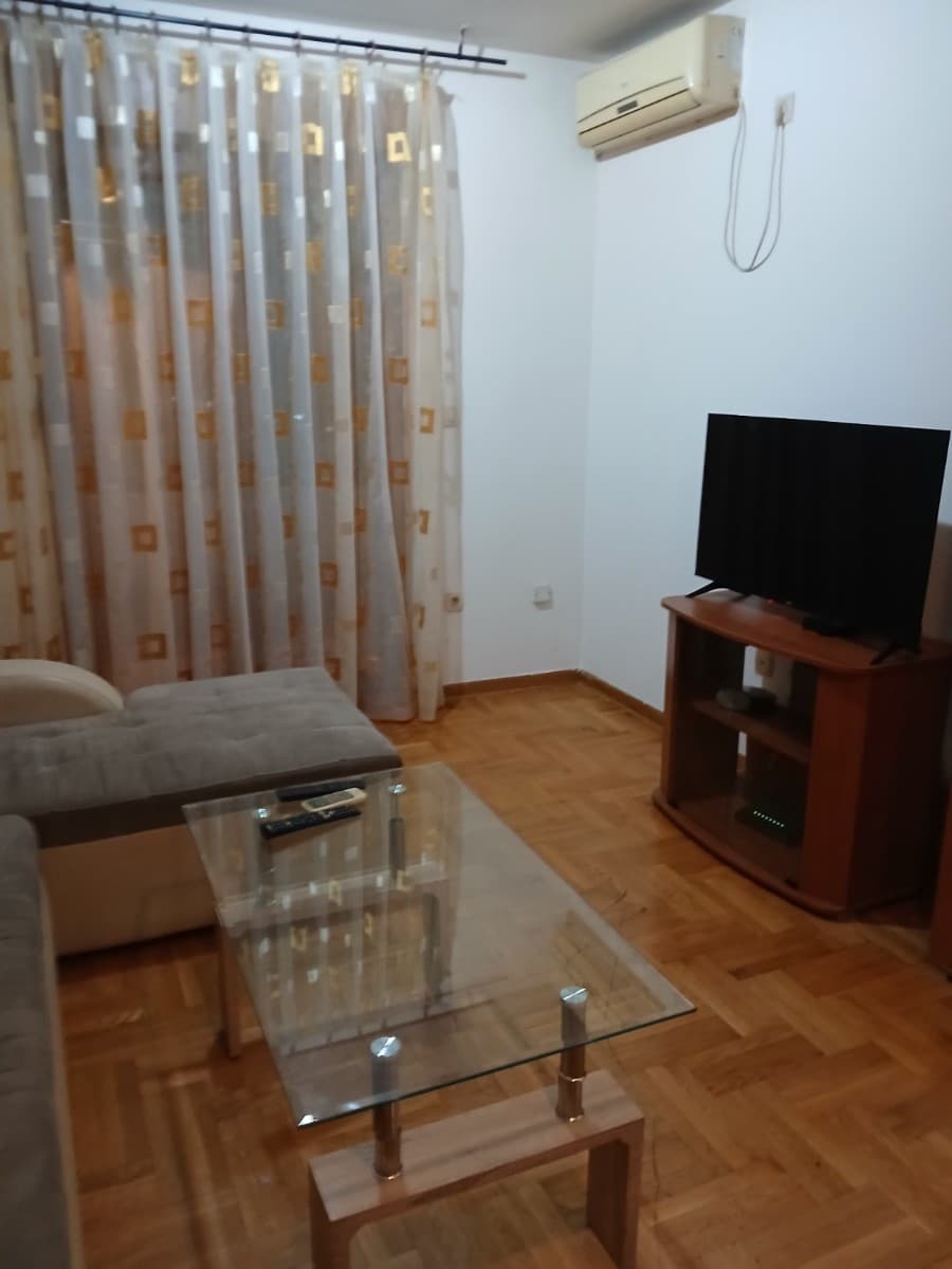 Izdaje se jednosoban stan