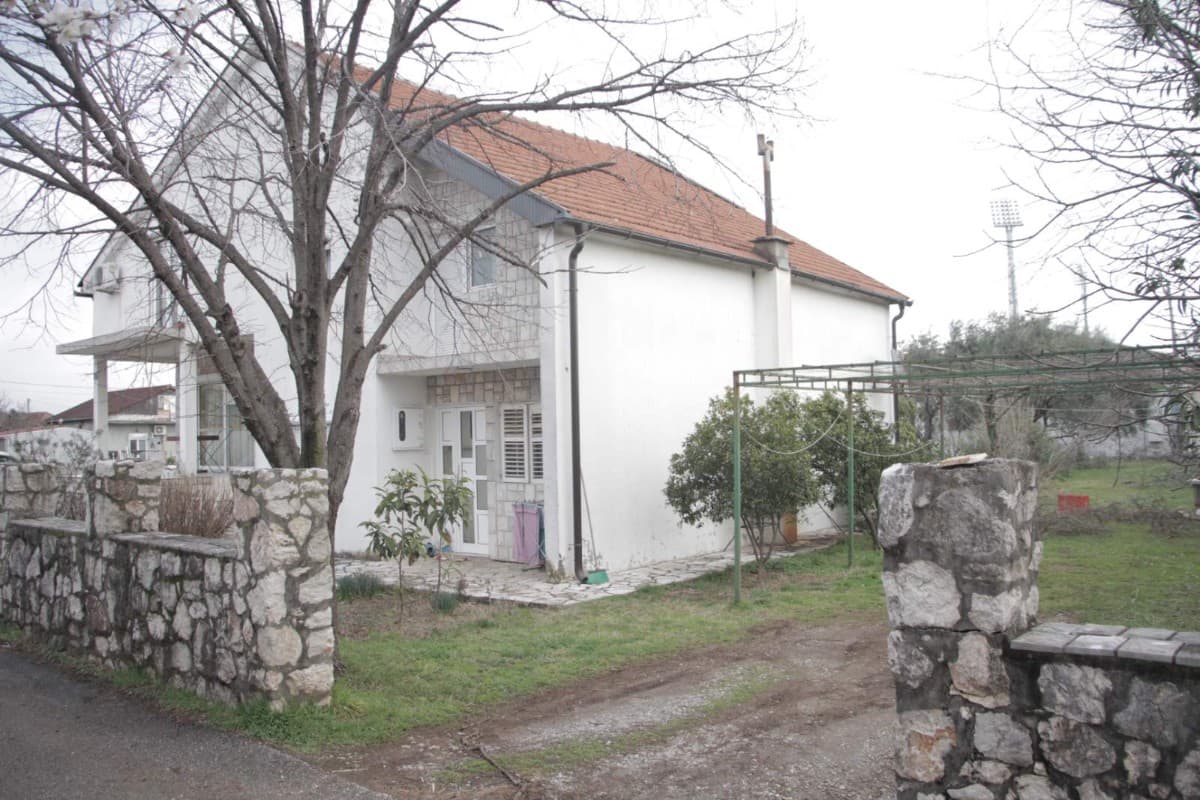 Prodaje se kuca
