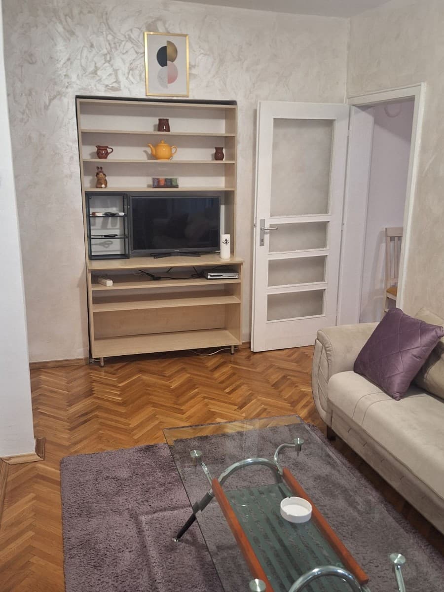 Izdaje se stan