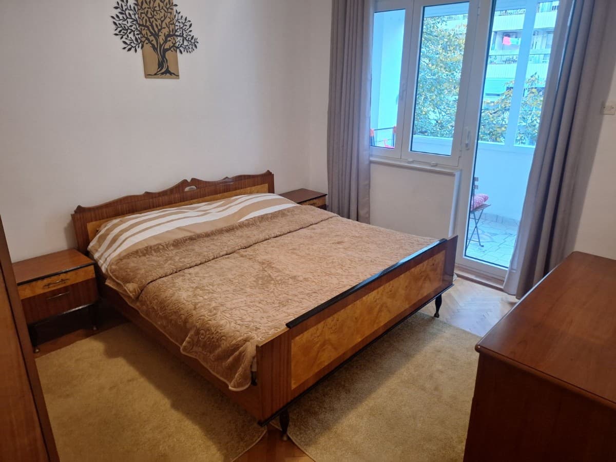 Izdaje se stan