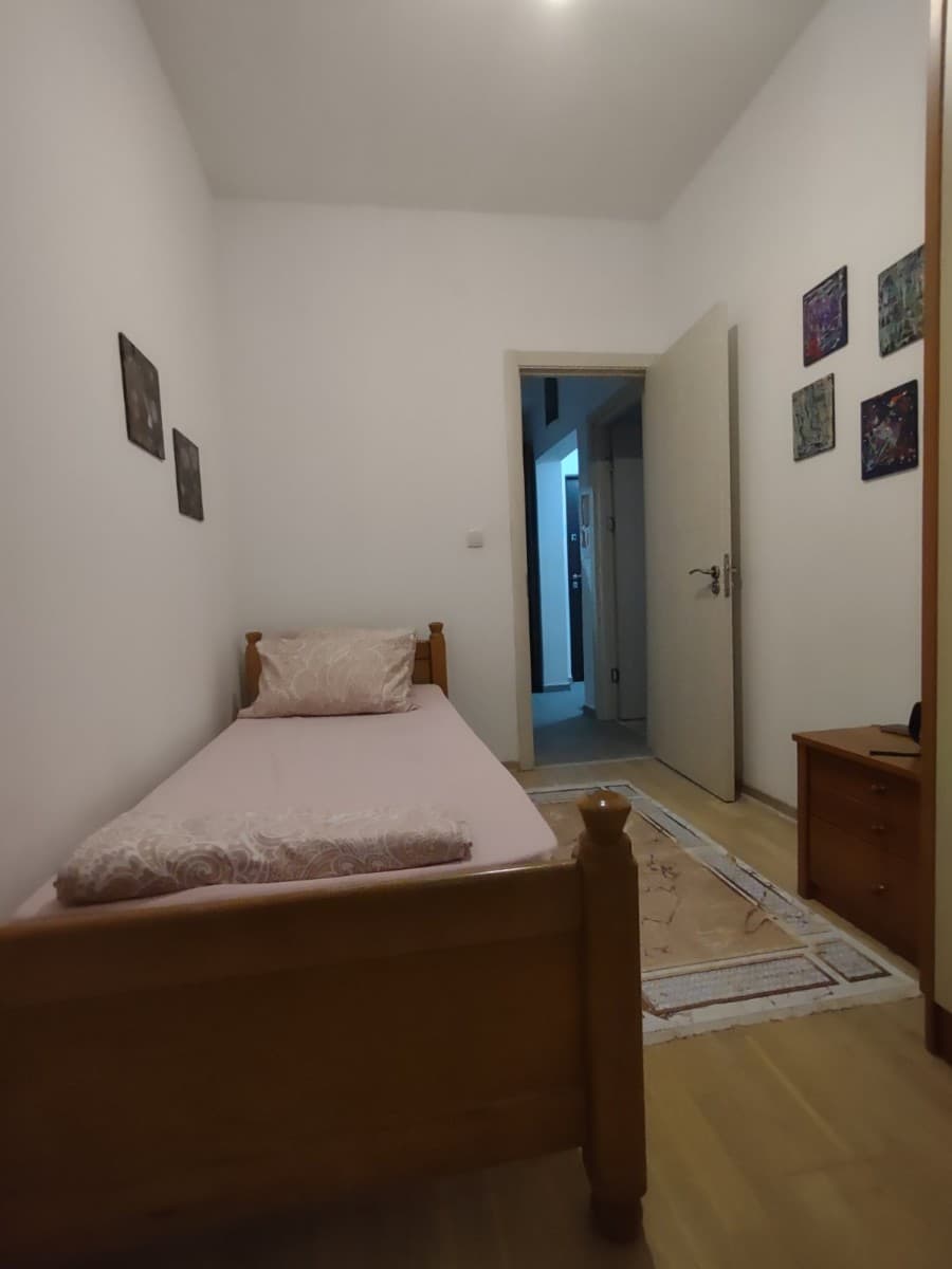 Izdaje se dvosoban stan