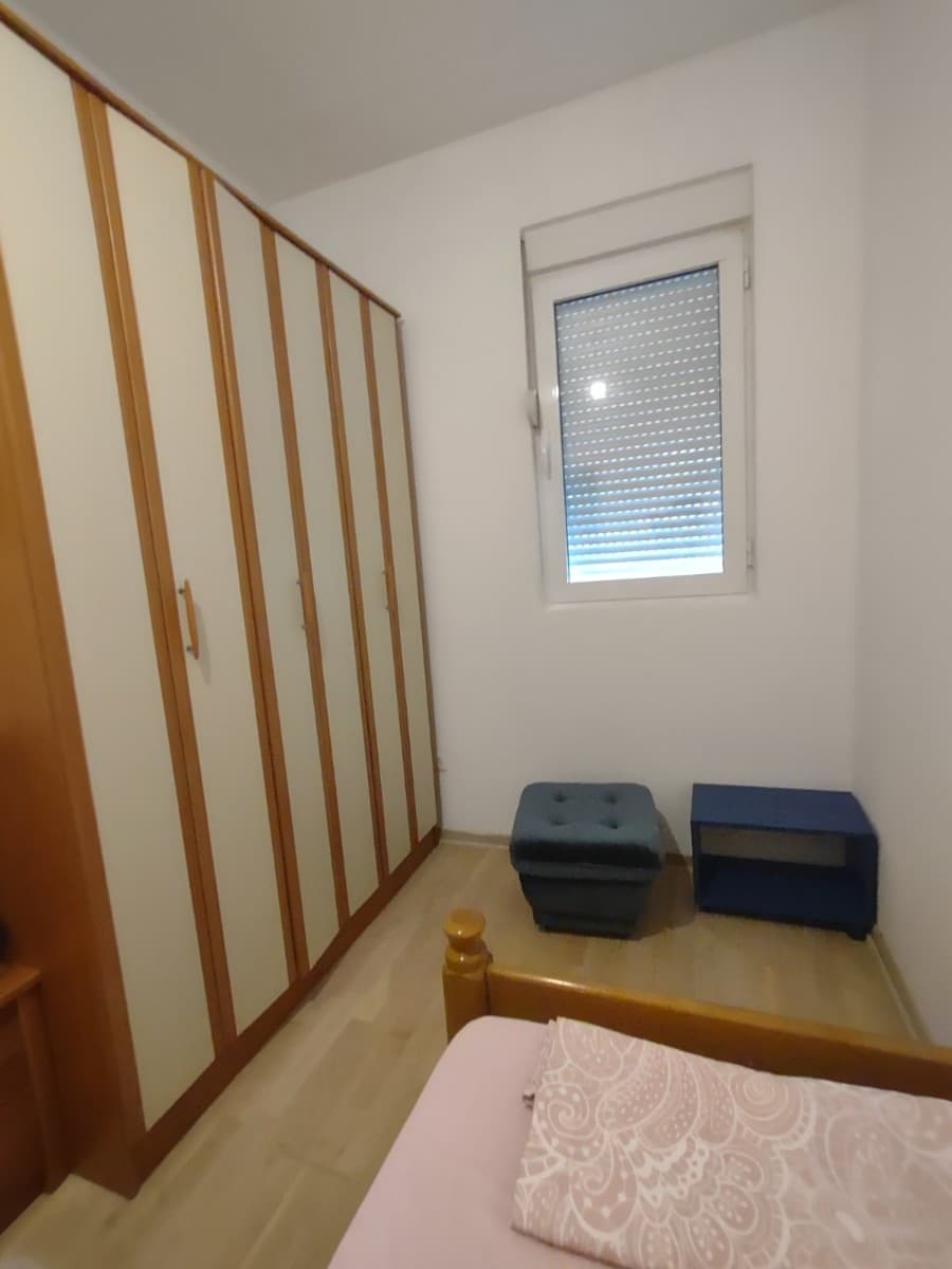 Izdaje se dvosoban stan