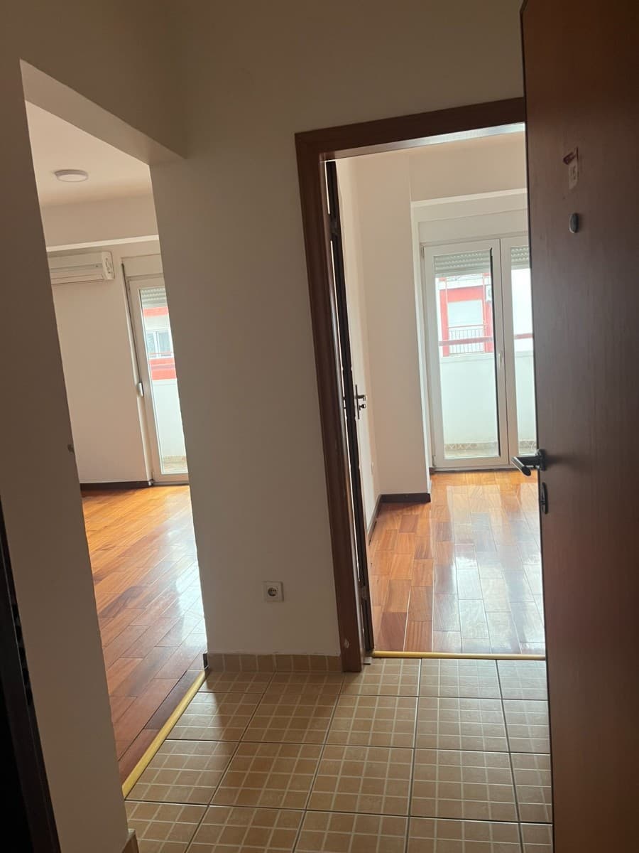 Izdaje se jednosoban nenamjesten stan