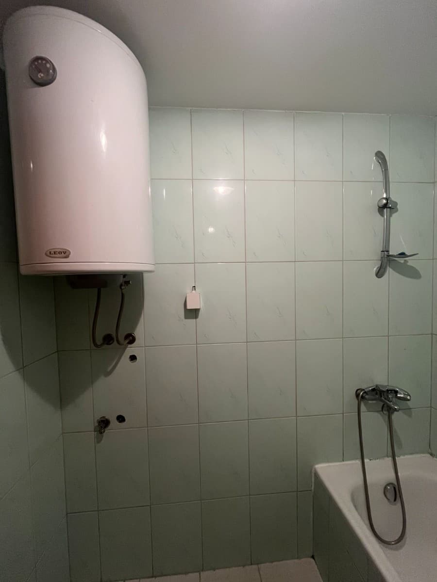 Izdaje se jednosoban nenamjesten stan