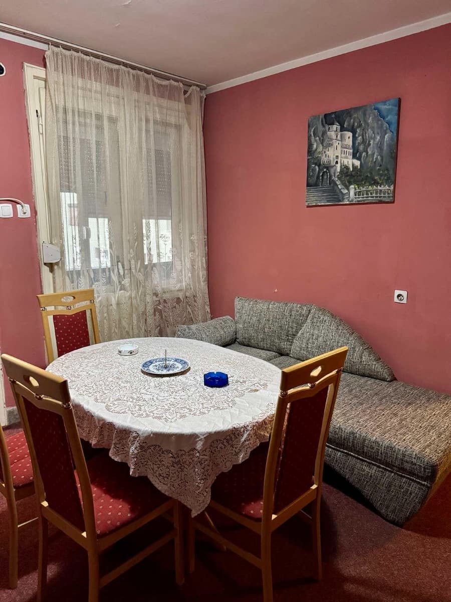 Izdaje se dvosoban stan