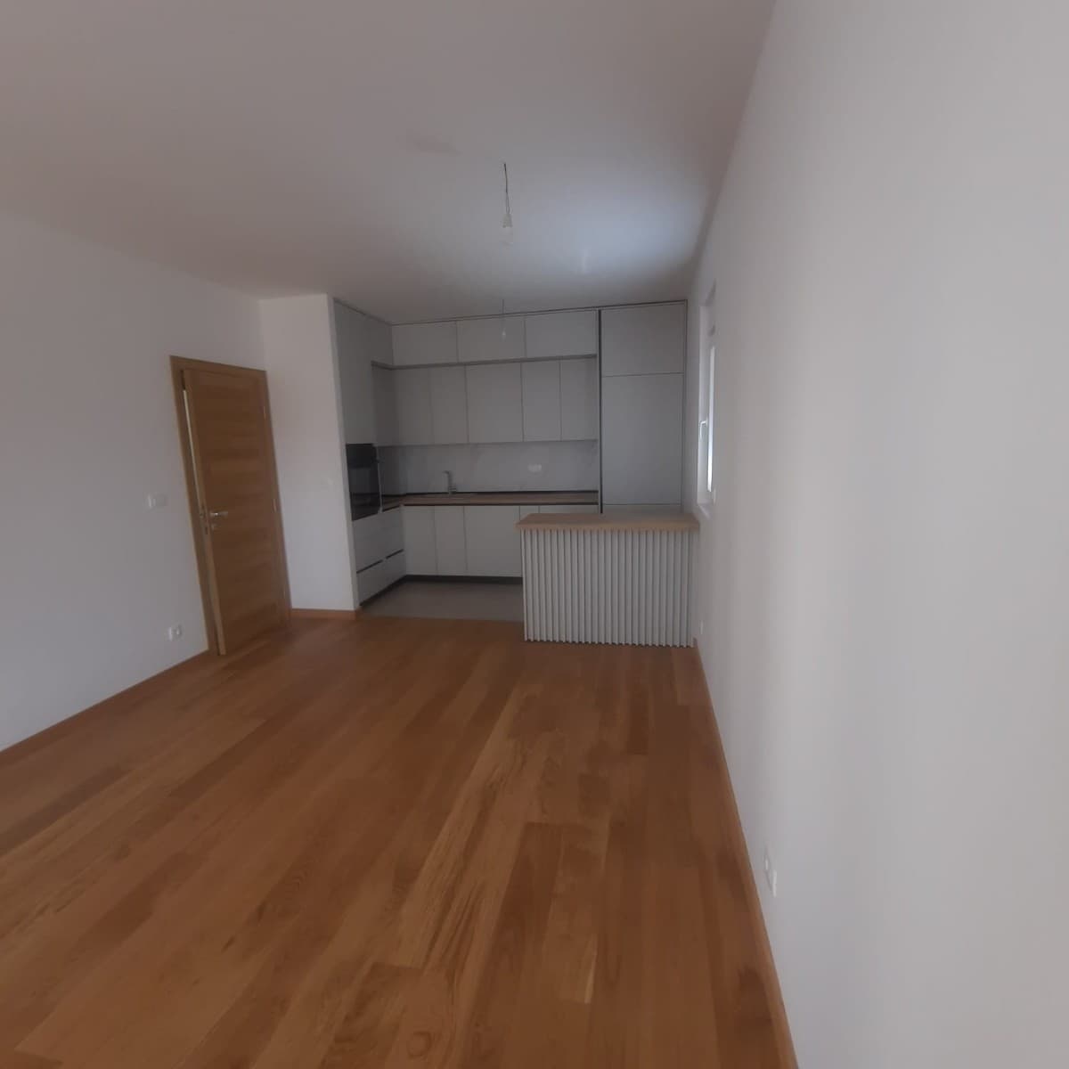 Izdaje se dvosoban stan