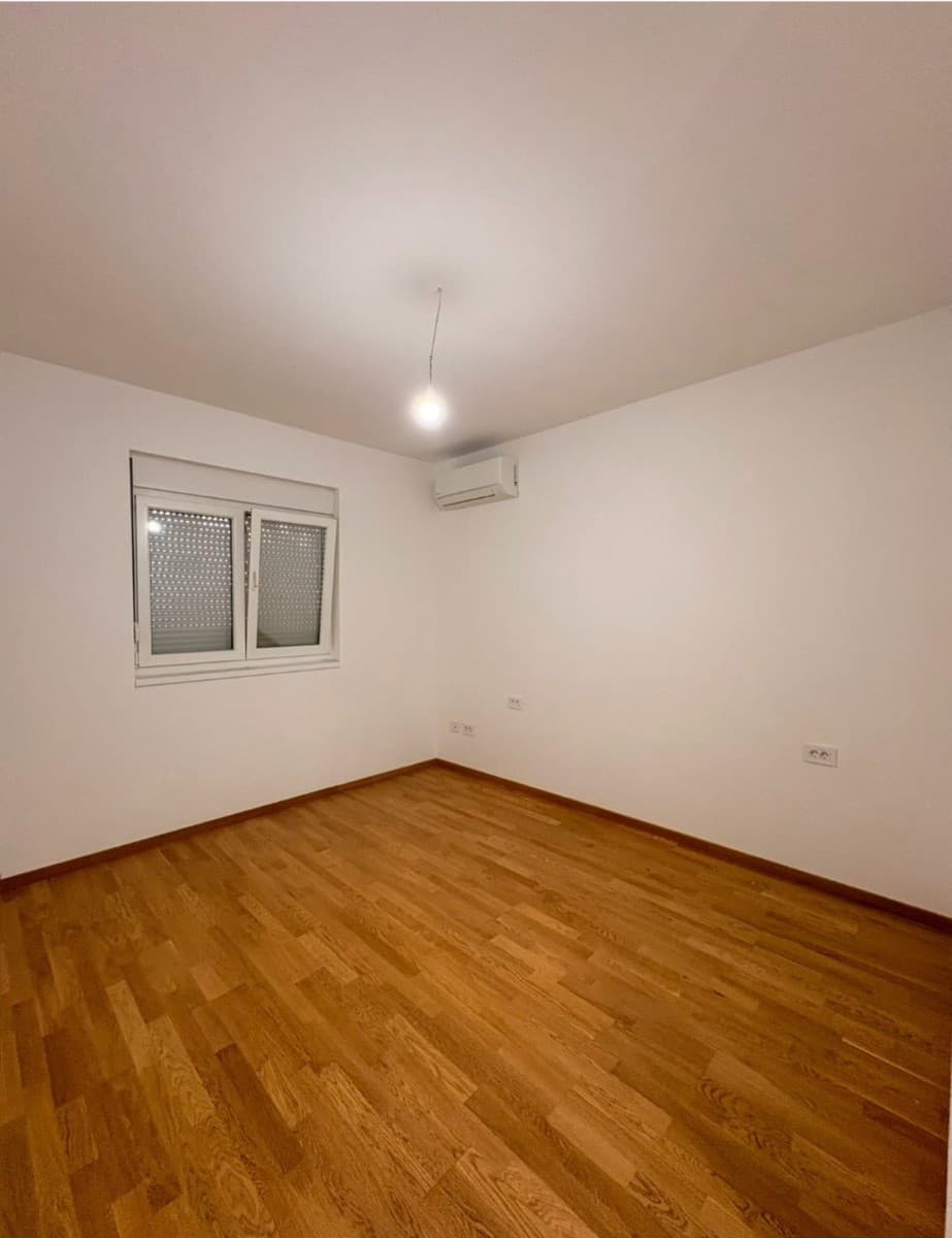 Izdaje se trosoban stan u poslovne svrhe