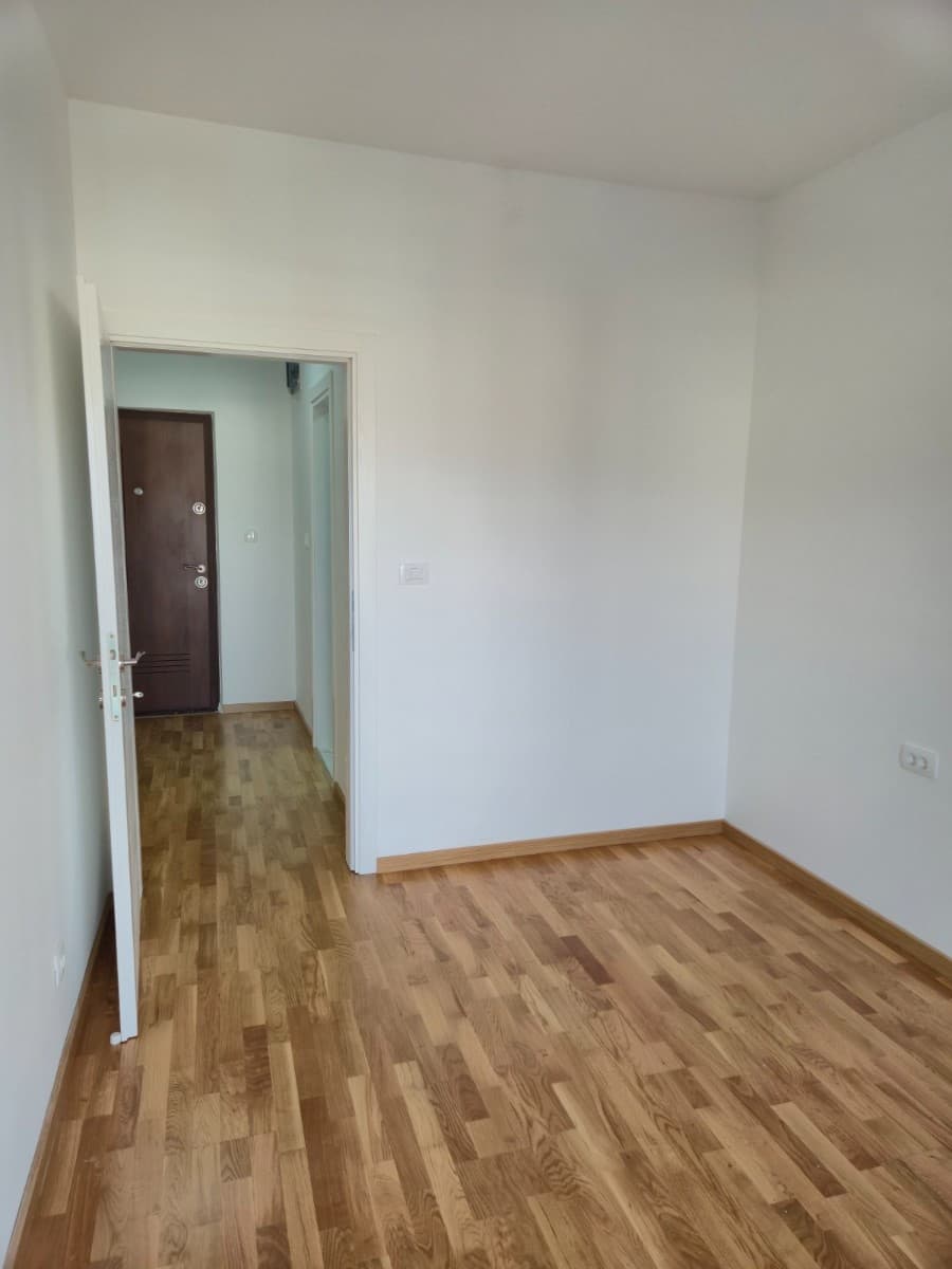 Izdaje se jednosoban nenamjesten stan