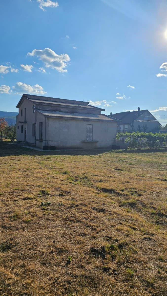Prodaje se plac sa dvije kuce u Niksicu