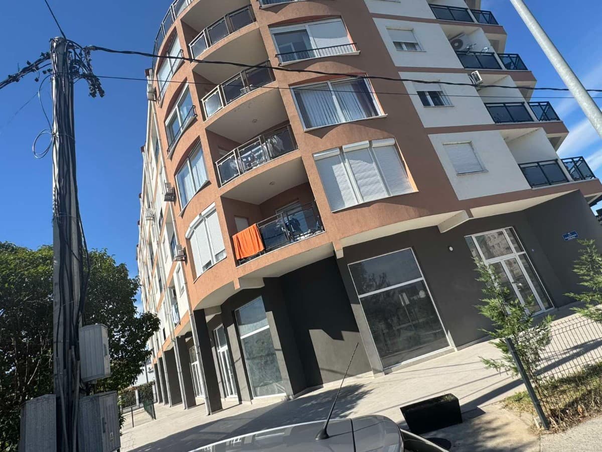 Izdaje se jednosoban nenamjesten stan