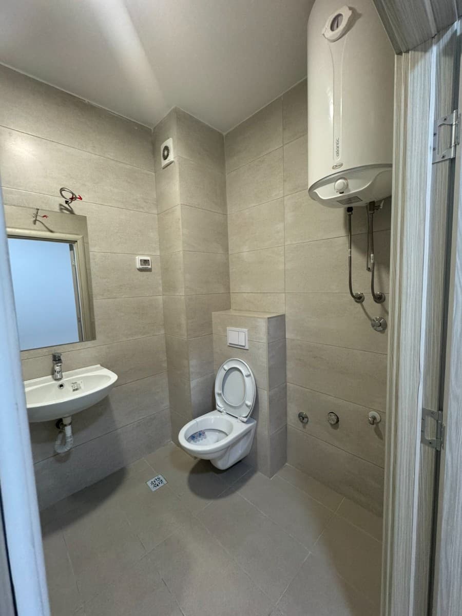 Izdaje se jednosoban nenamjesten stan