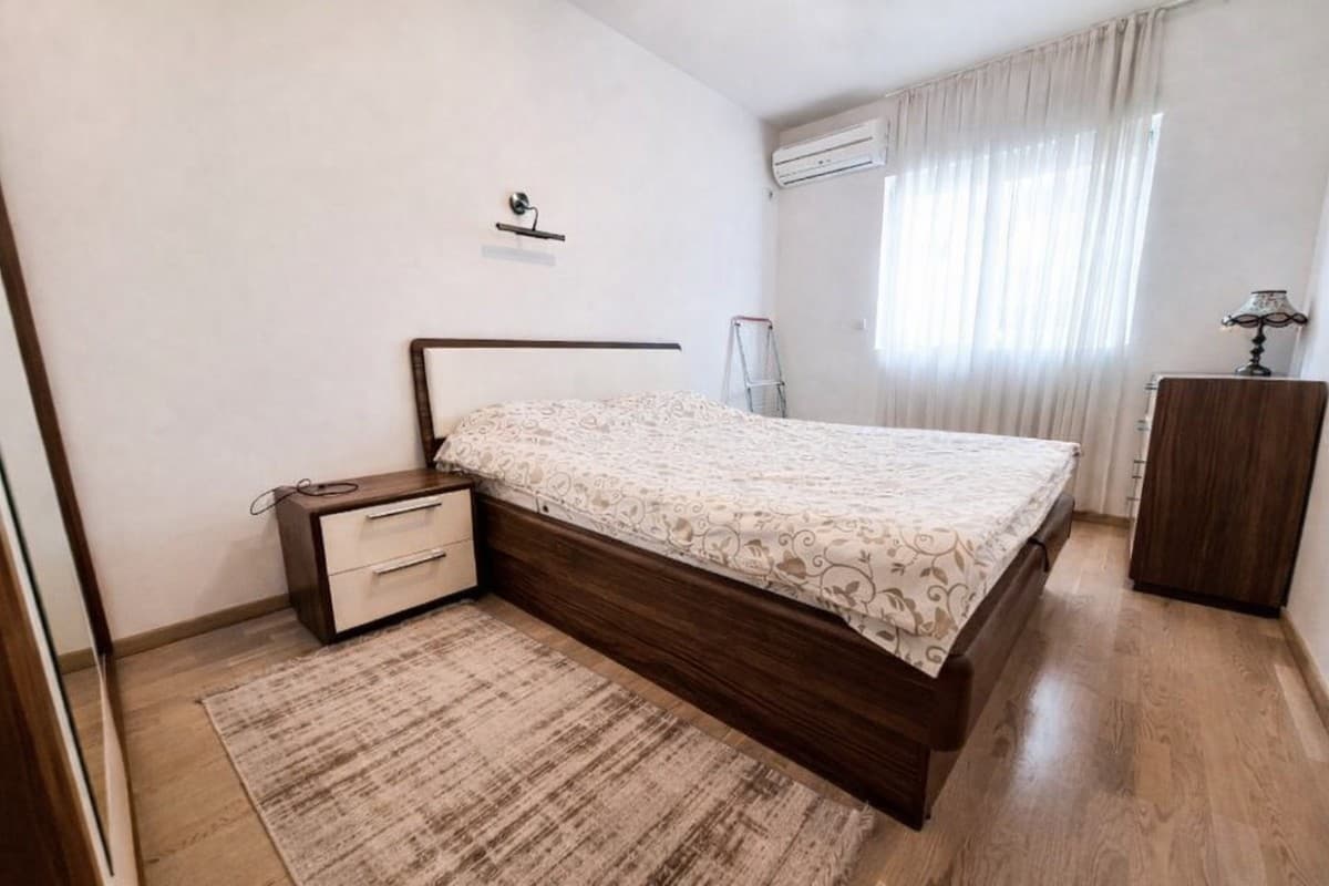 Izdaje se luksuzno opremljen stan