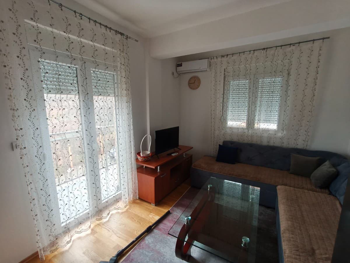 Izdaje se dvosoban stan