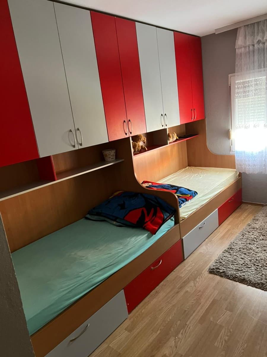 Izdaje se sprat kuce