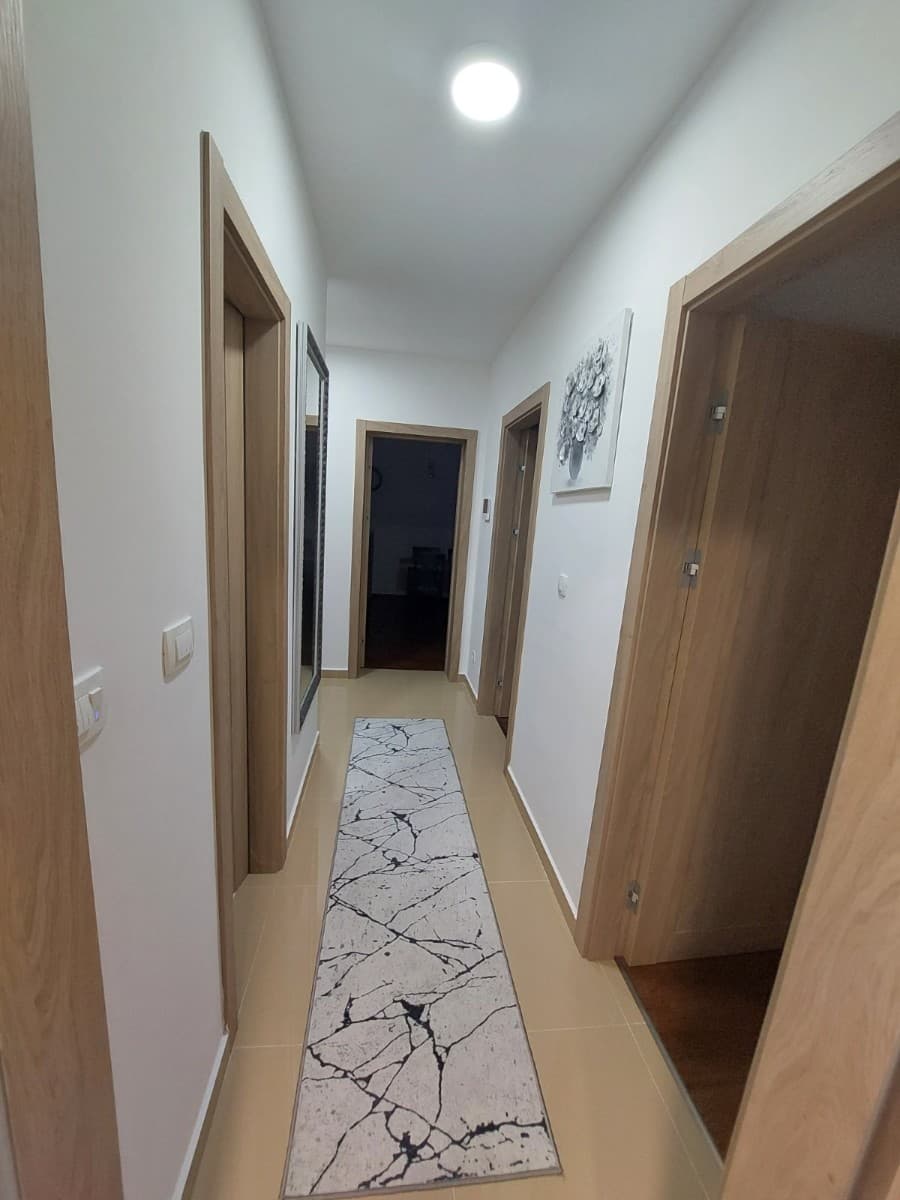 Izdaje se dvosoban stan