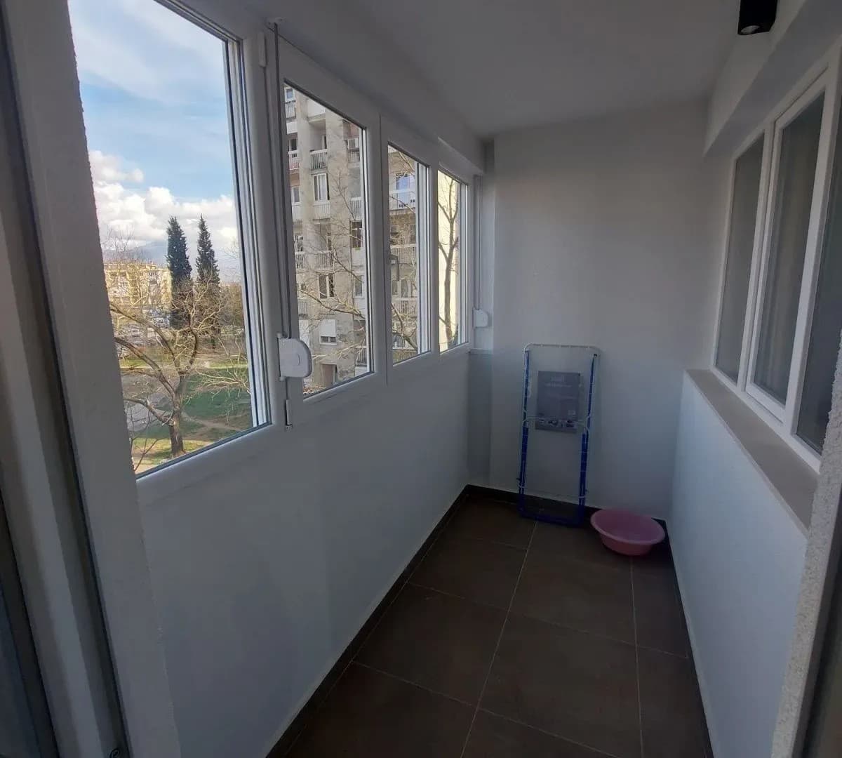 Izdaje se dvosoban stan
