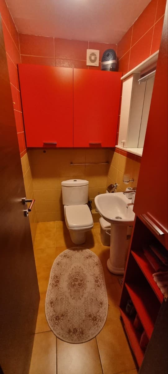 Izdaje se dvosoban stan