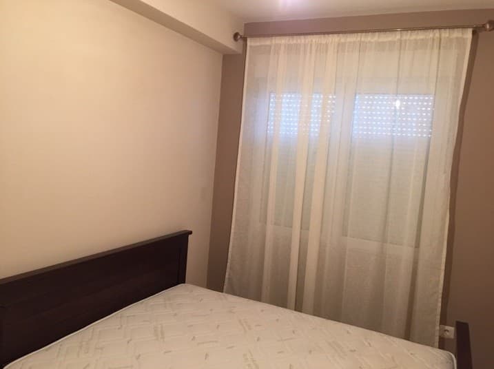 Izdaje se dvosoban stan