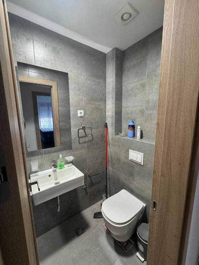 Izdaje se dvosoban stan