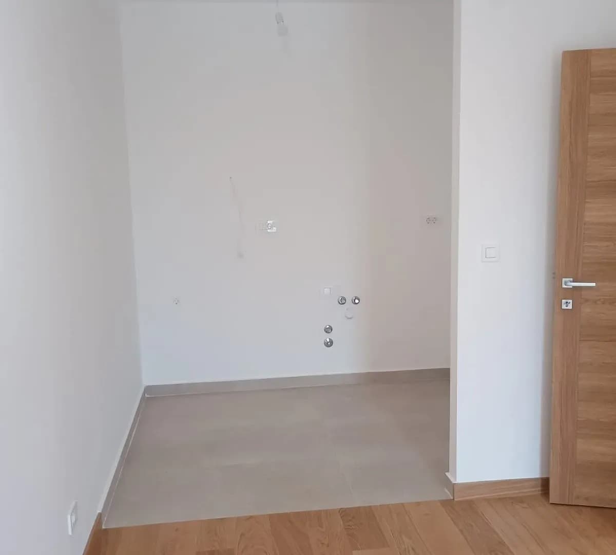 Izdaje se jednosoban nenamjesten stan