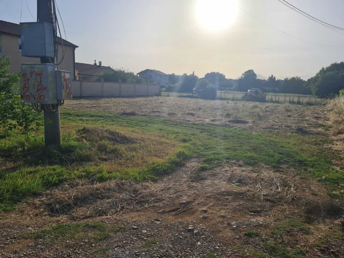Prodaje se gradjevinsko zemljiste