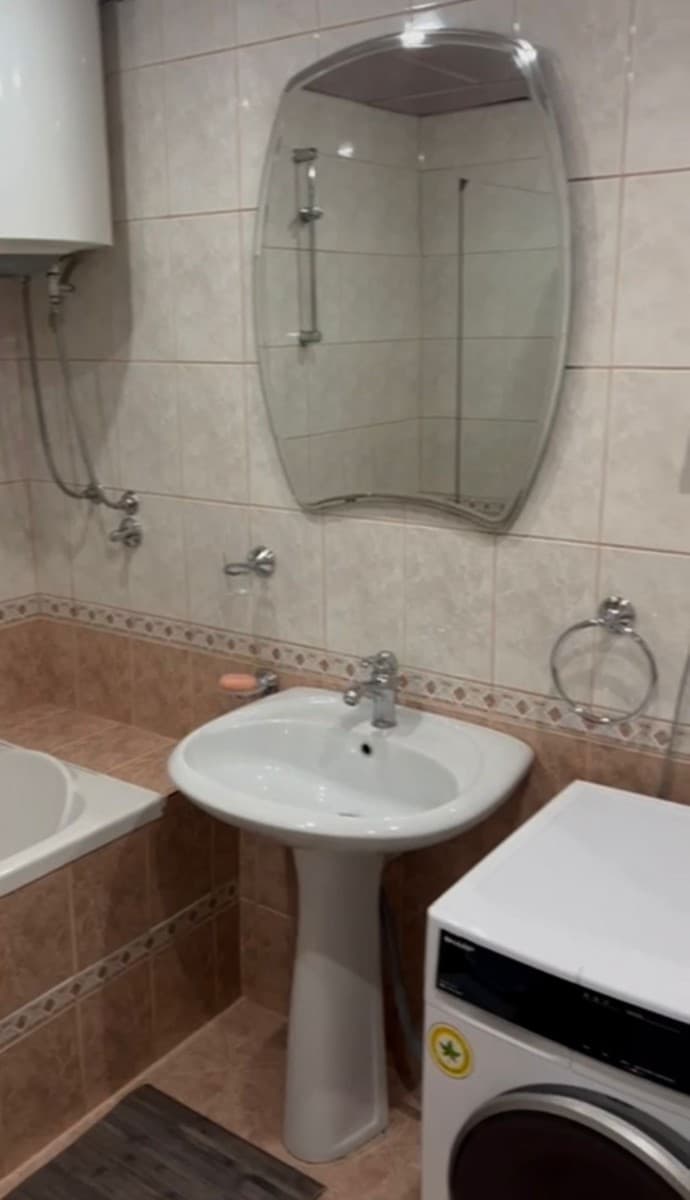 Izdaje se trosoban stan