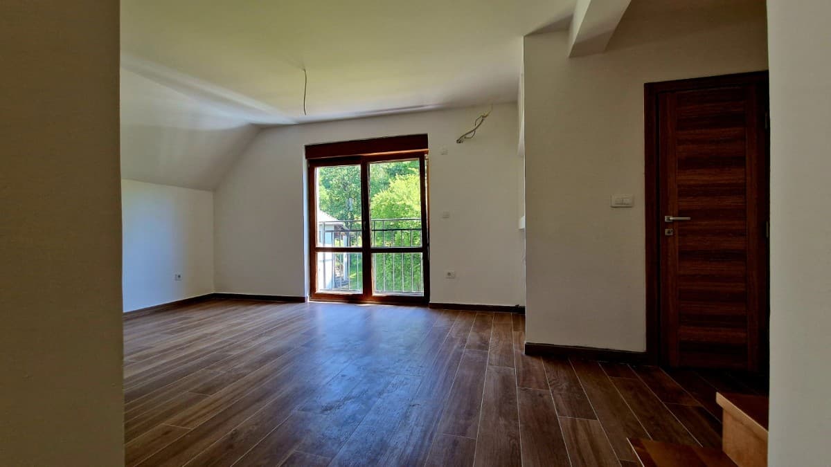 Prodaje se duplex stan