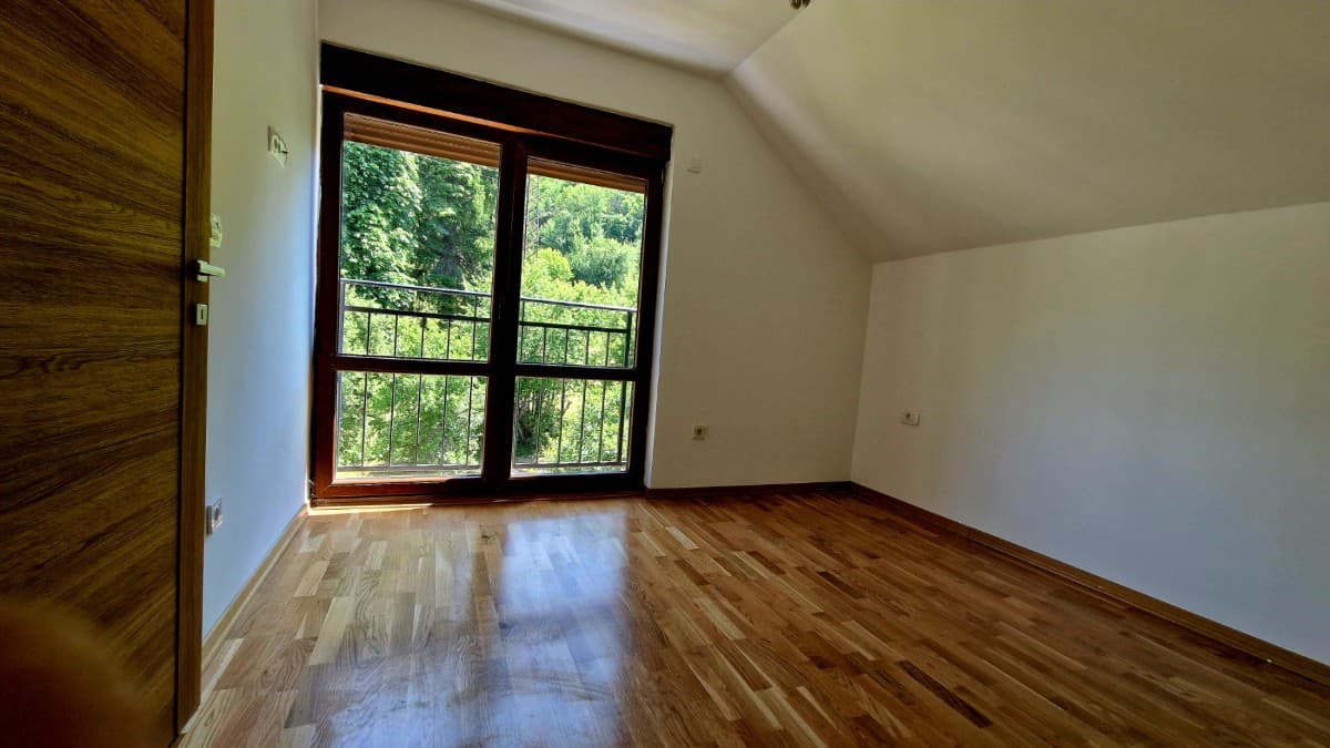 Prodaje se duplex stan