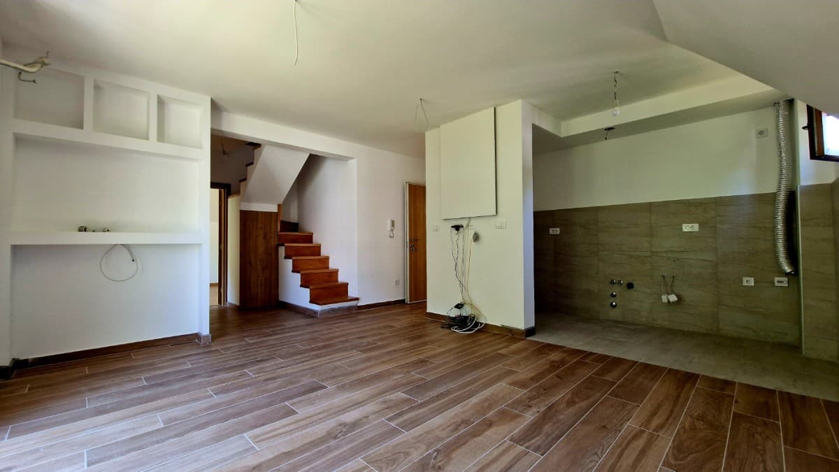 Prodaje se duplex stan