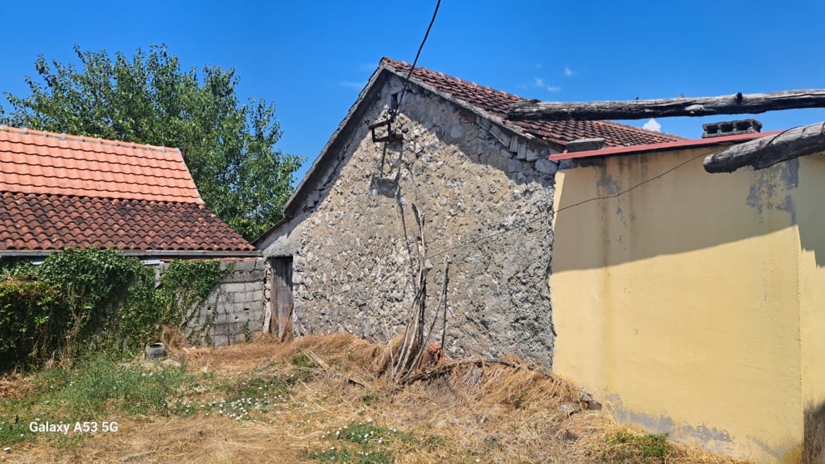 Na prodaju kuća i placevi u Danilovgradu