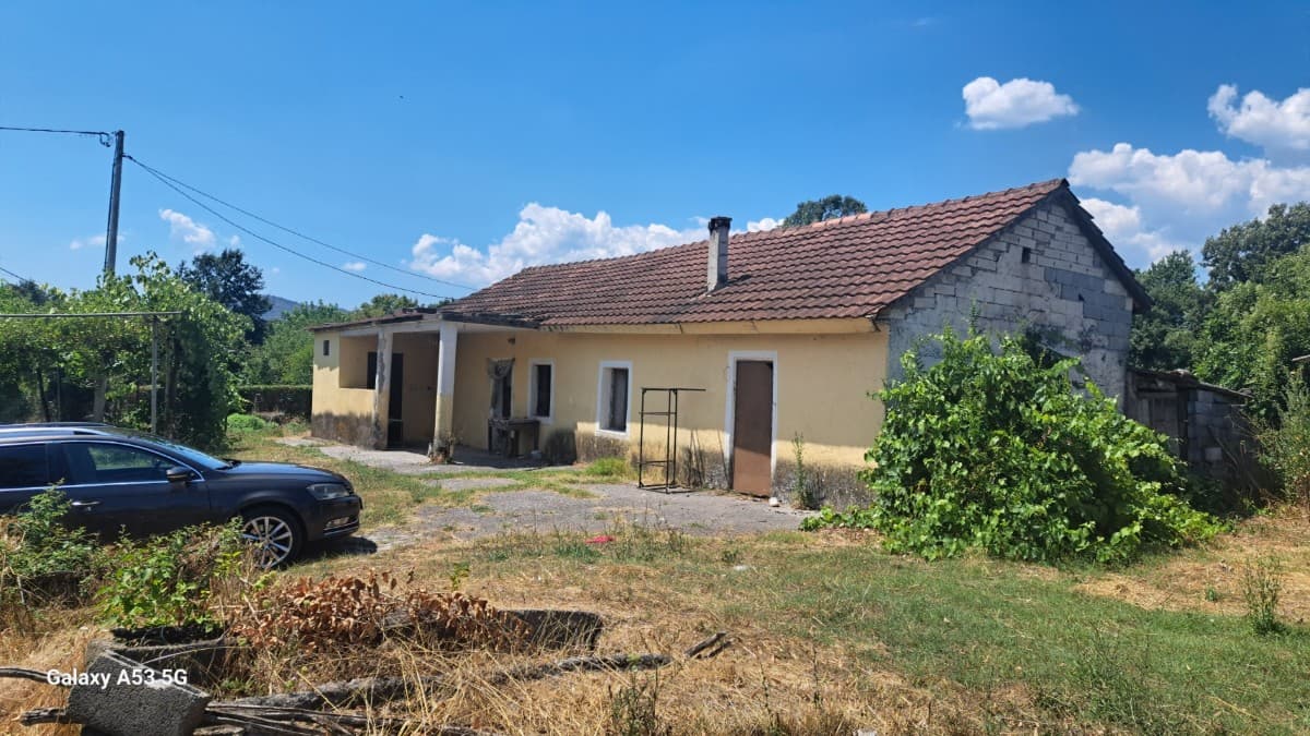 Na prodaju kuća i placevi u Danilovgradu