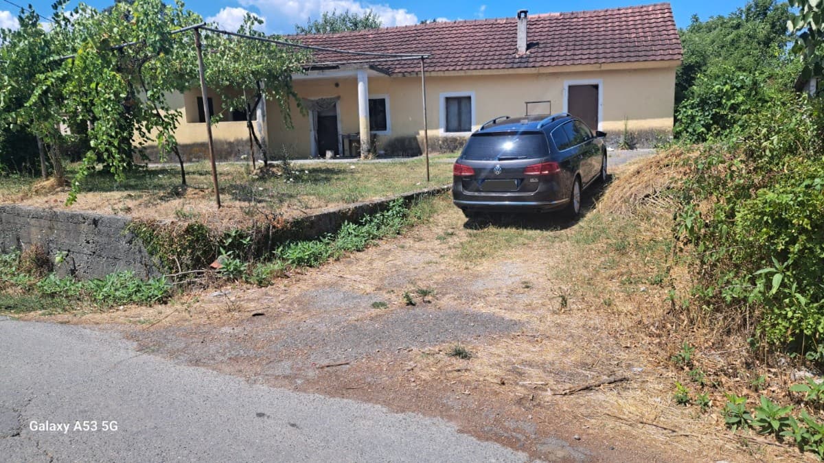 Na prodaju kuća i placevi u Danilovgradu