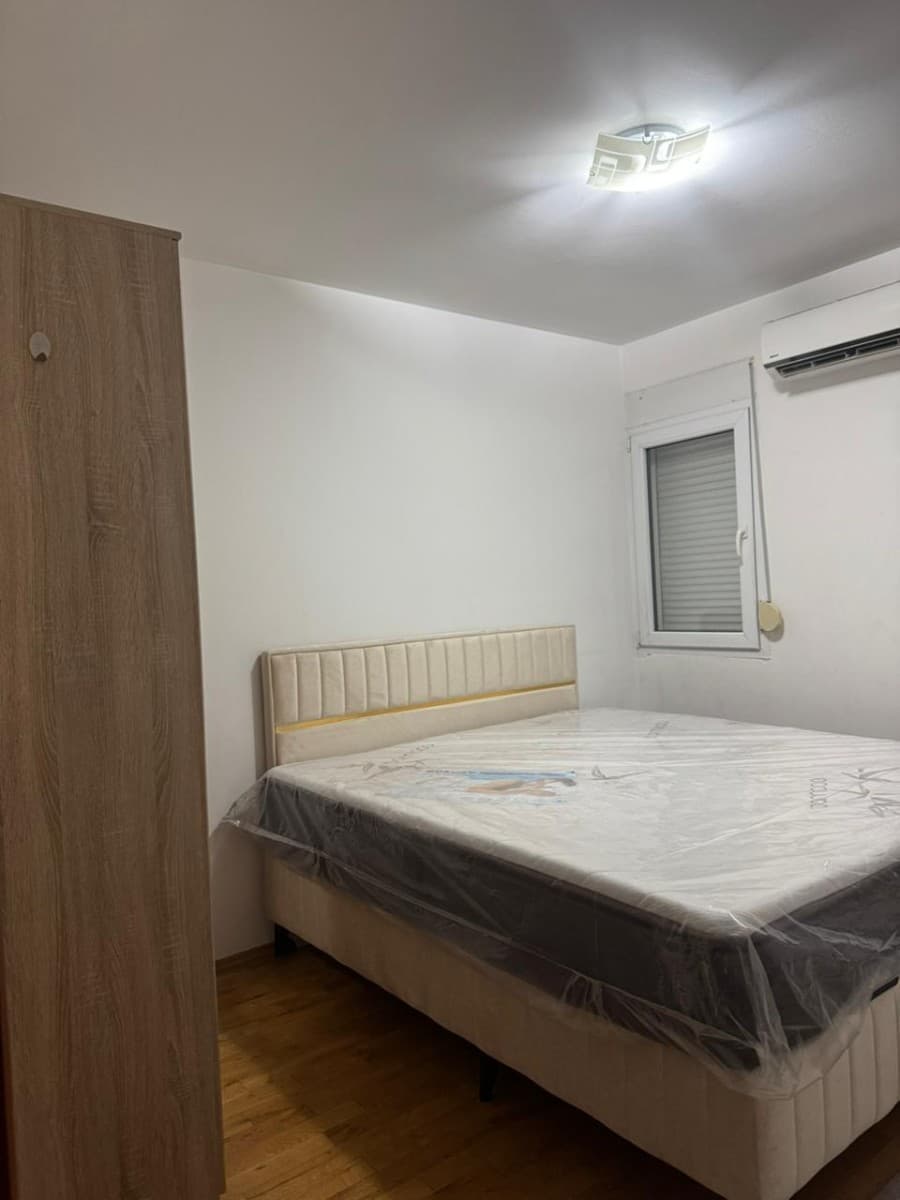 Izdaje se trosoban stan