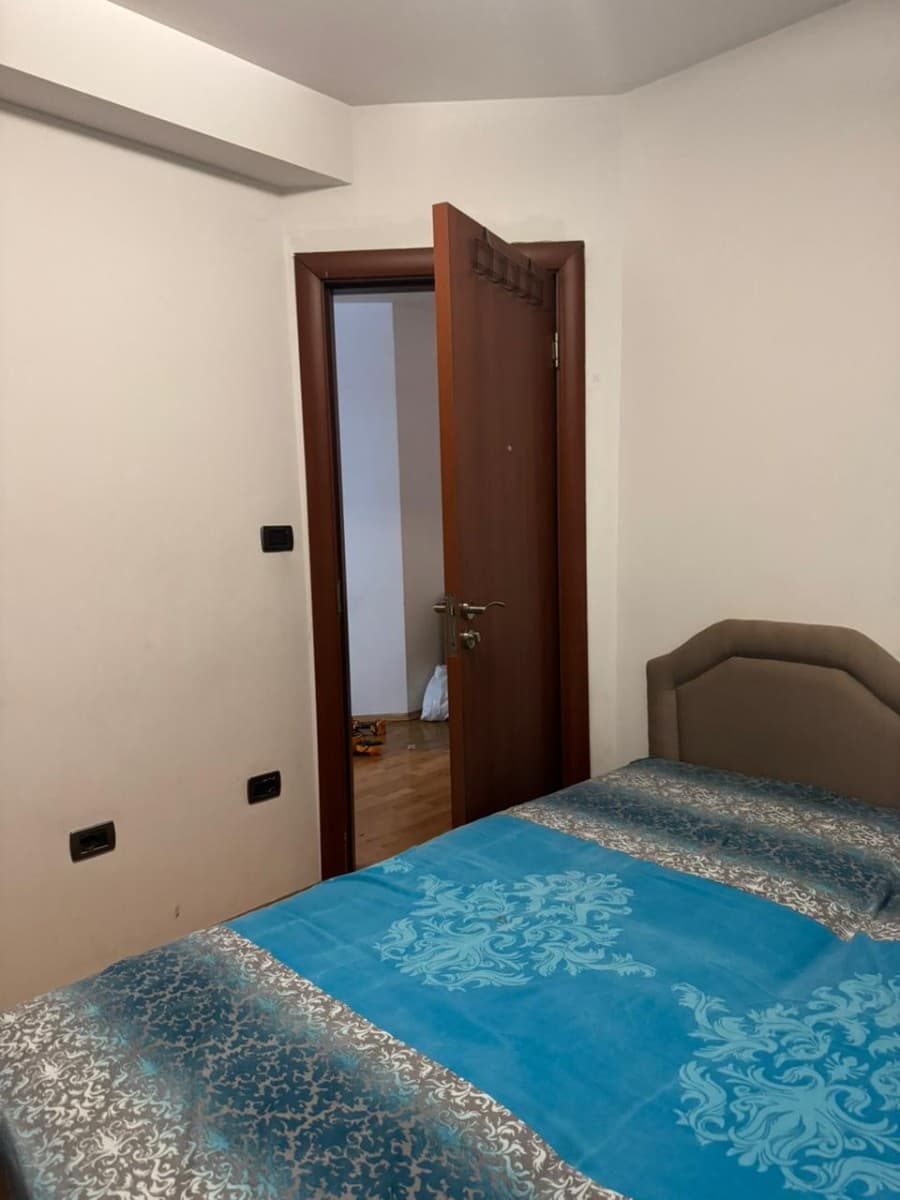 Izdaje se trosoban stan