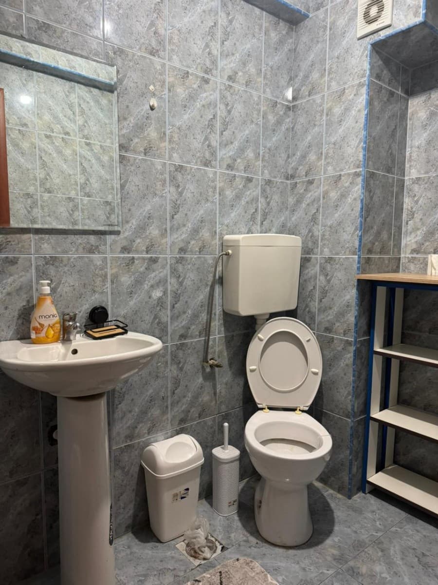 Izdaje se trosoban stan