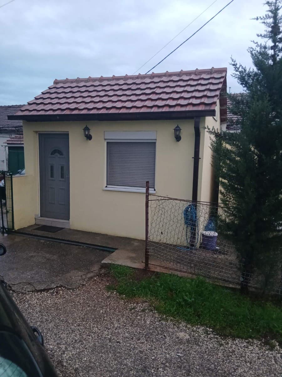 Izdaje se manji jednosoban stan
