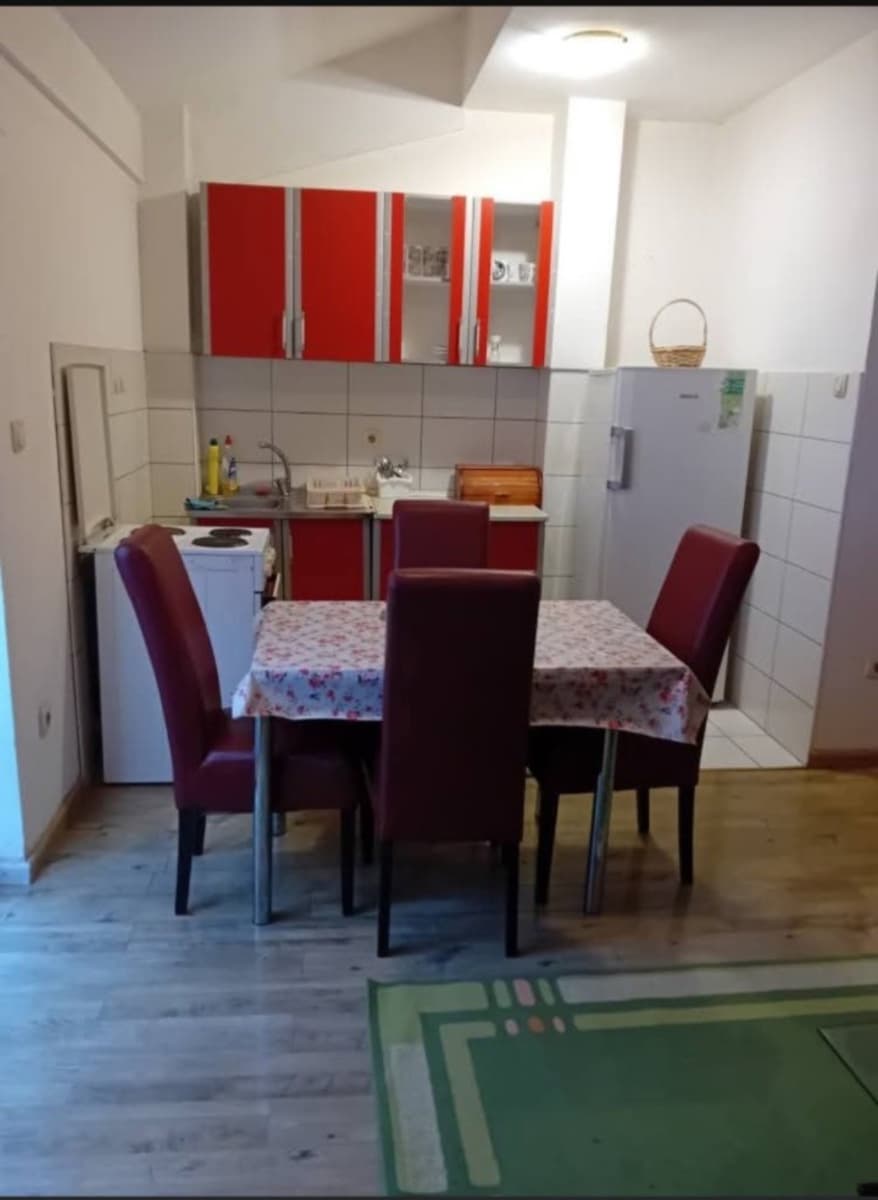 Izdaje se dvosoban stan