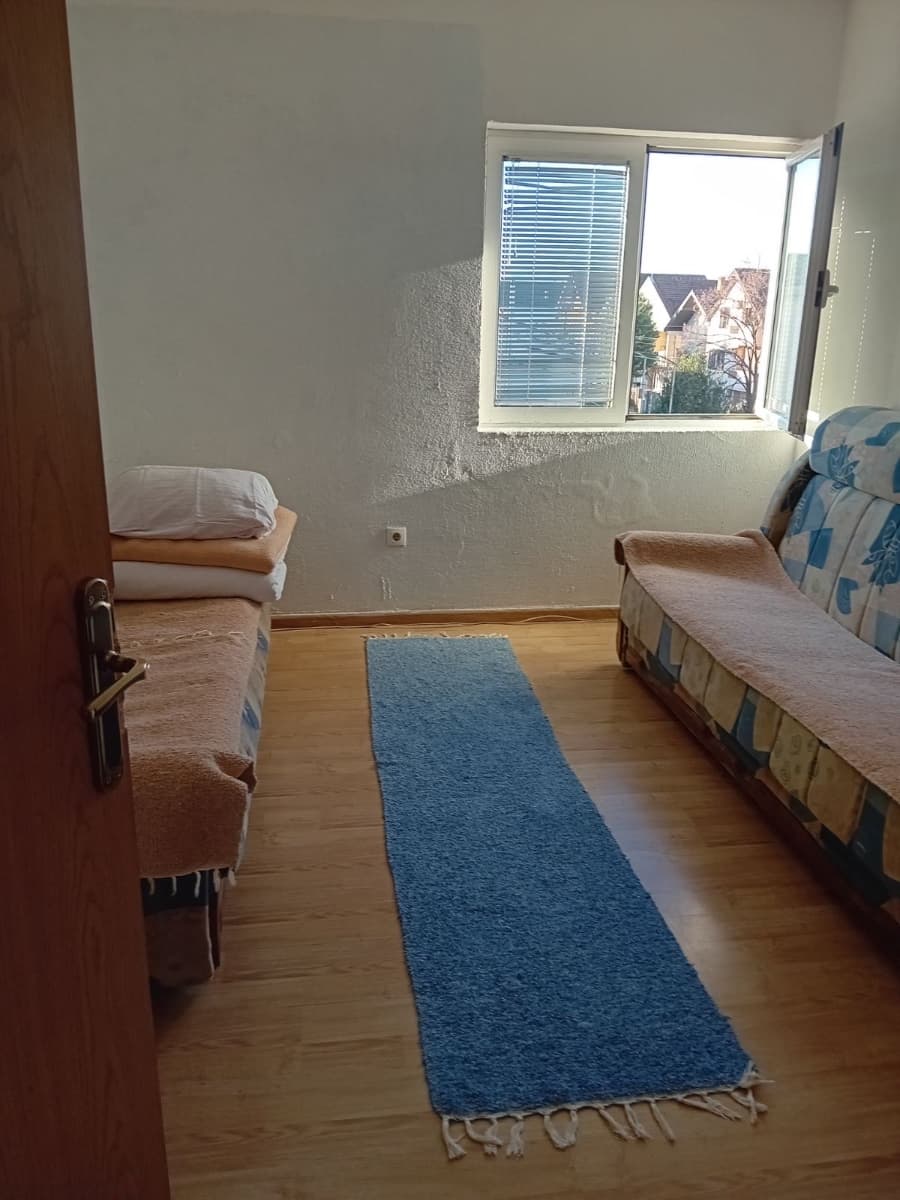 Izdaje se dvosoban stan