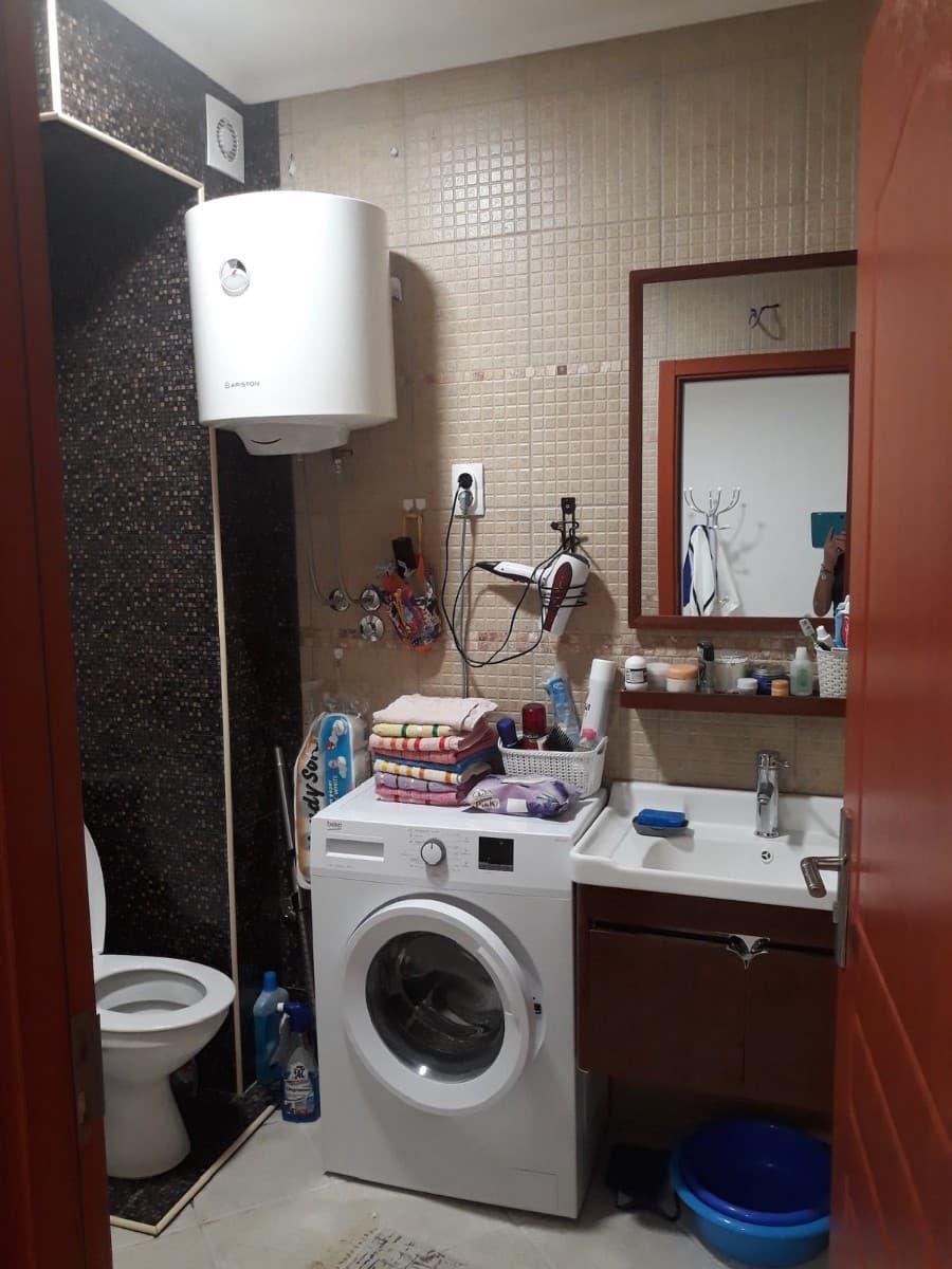 Izdaje se jednosoban sran