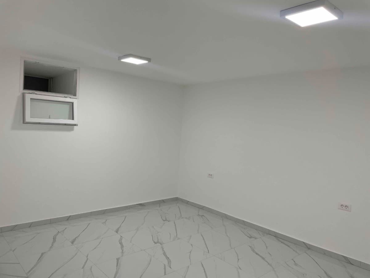 Izdaje se poslovni prostor u strogom centru