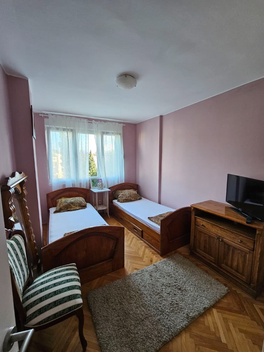Izdaje se stan